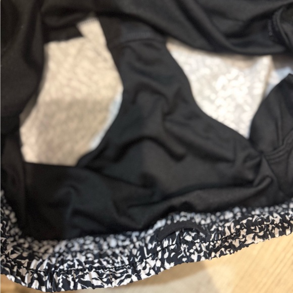 Athleta Printed Mesh Racer‎ Run Short 4" - Black/White - Size Large - Picture 3 of 3